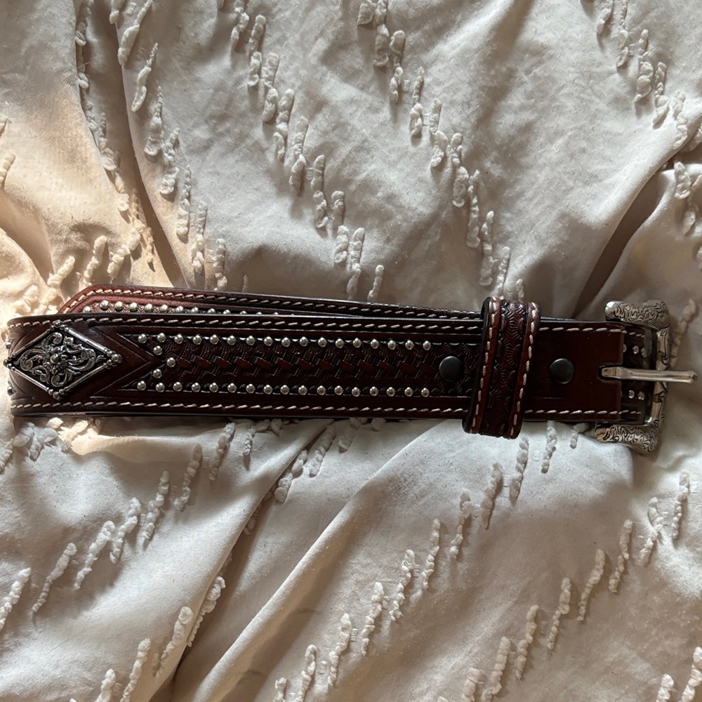 Ariat Men's Brown Leather Belt with Intricate Silver Buckle